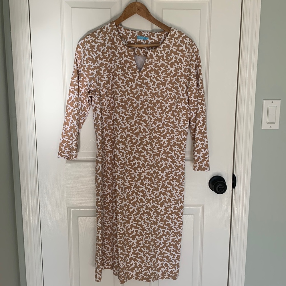 J McLaughlin beige and white dress